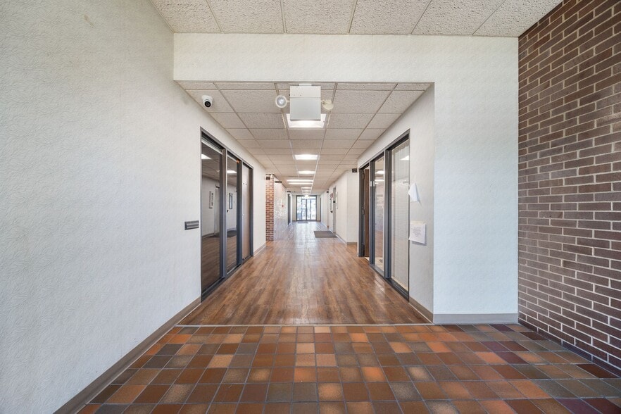 7000 W 111th St, Worth, IL for sale - Lobby - Image 2 of 43