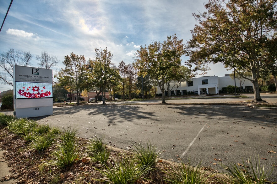 2160 Capital Cir NE, Tallahassee, FL for lease - Building Photo - Image 2 of 24