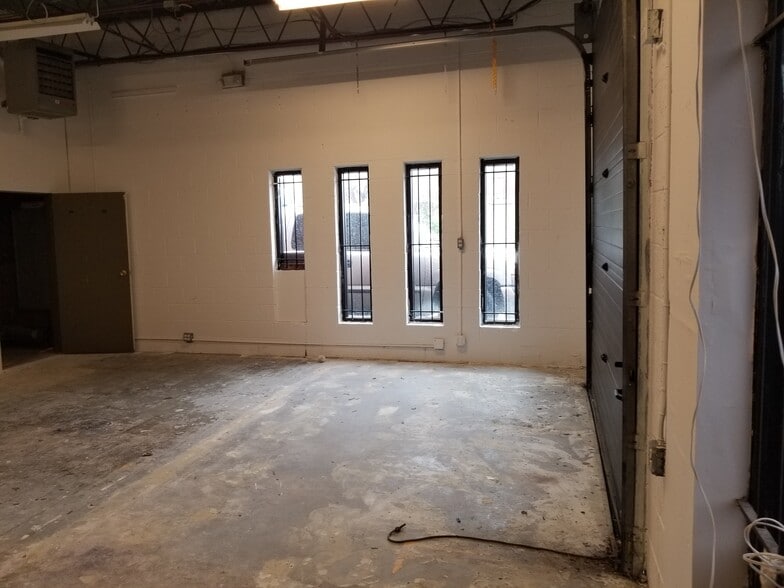 8529-8543 Edgeworth Dr, Capitol Heights, MD for lease - Building Photo - Image 3 of 14