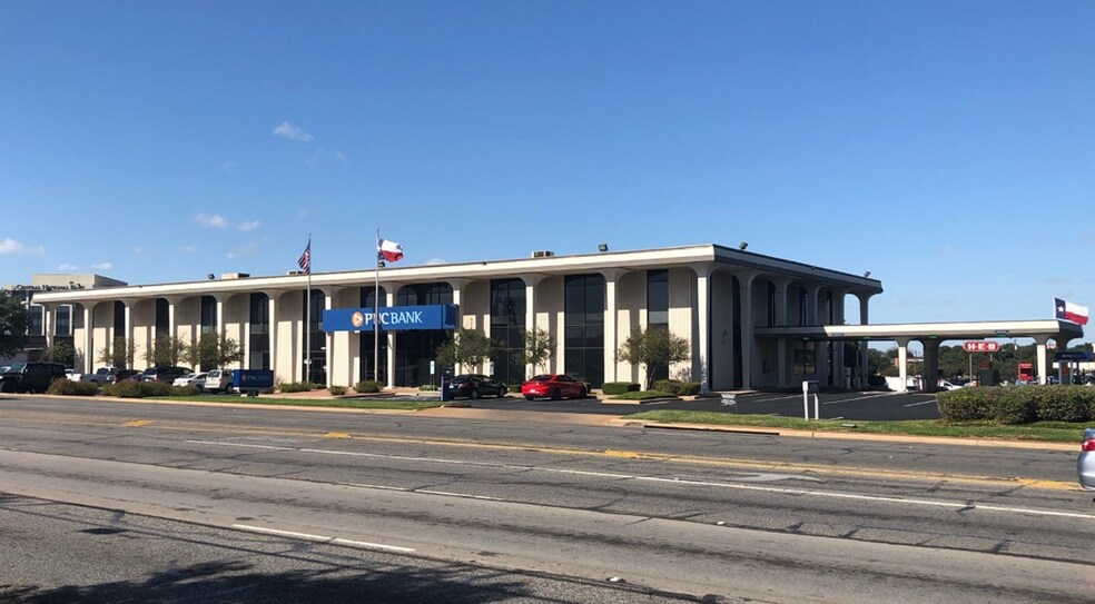 1227 N Valley Mills Dr, Waco, TX 76710 PNC Bank Building