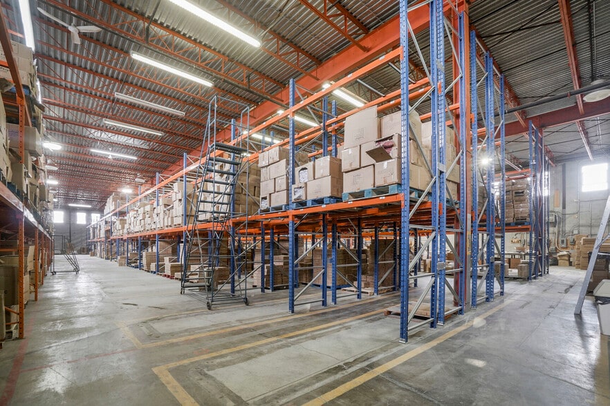 1280 Boul Jules-Poitras, Montréal, QC for lease - Building Photo - Image 2 of 21