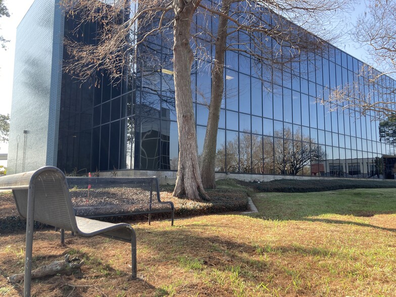 6660 Riverside Dr, Metairie, LA for lease - Building Photo - Image 3 of 6