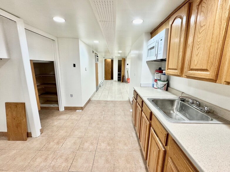 4605 30th Ave, Astoria, NY for lease - Interior Photo - Image 1 of 38