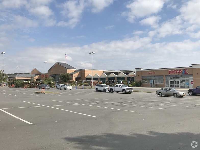 2720-2955 Veterans Rd W, Staten Island, NY for lease - Building Photo - Image 1 of 5