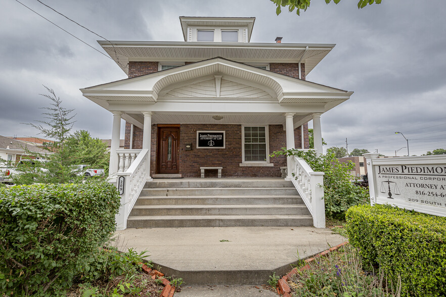 209 S Spring St, Independence, MO for lease - Building Photo - Image 1 of 35