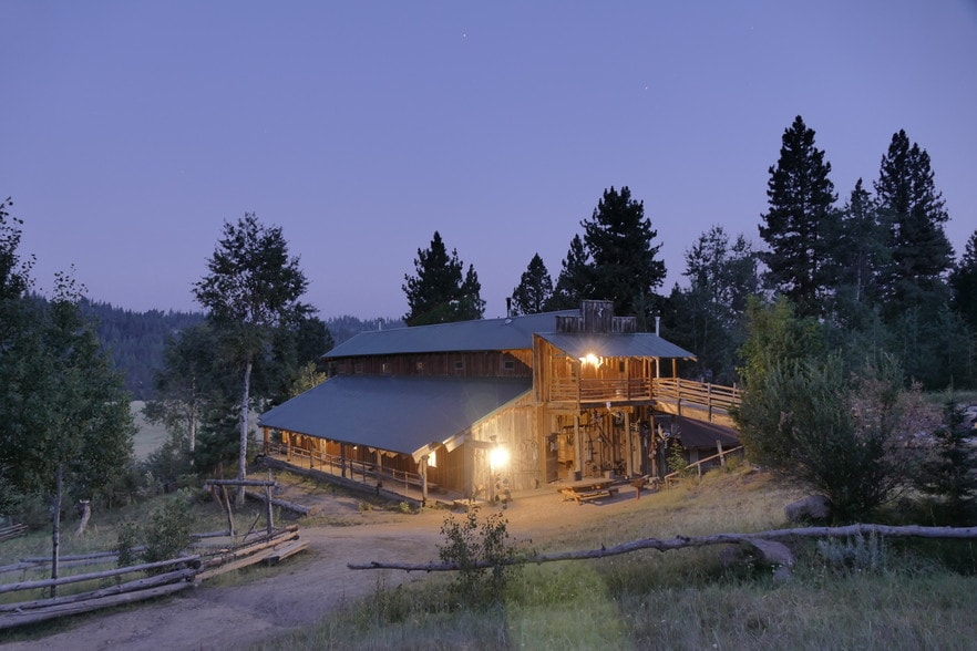 450 High Valley Rd, Cascade, ID 83611