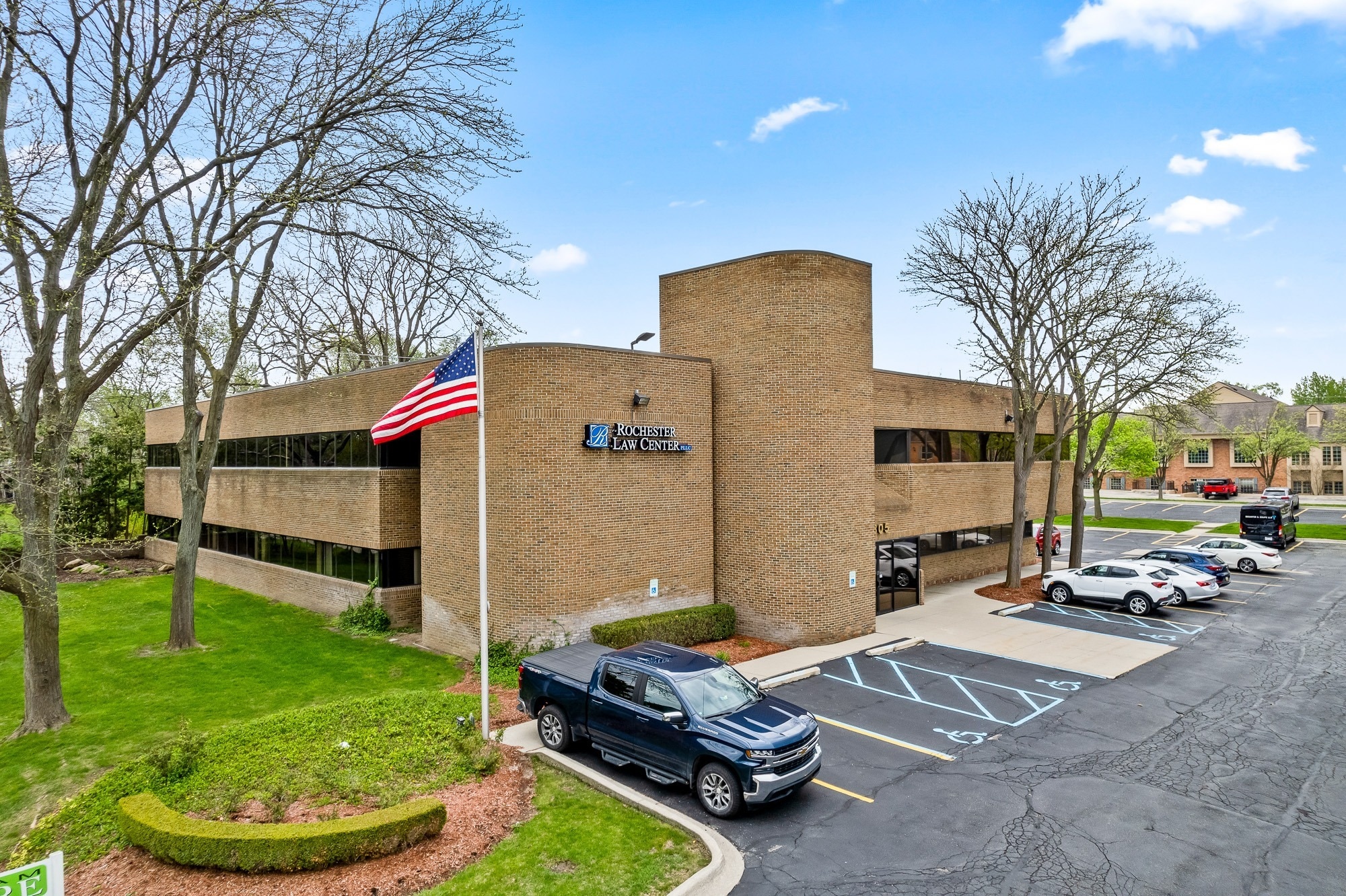 805 Oakwood Dr, Rochester, MI for lease Building Photo- Image 1 of 30