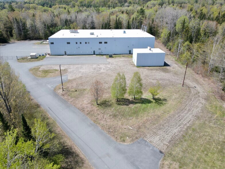 1227 Industrial Pky, Saint Johnsbury, VT for lease - Building Photo - Image 3 of 10