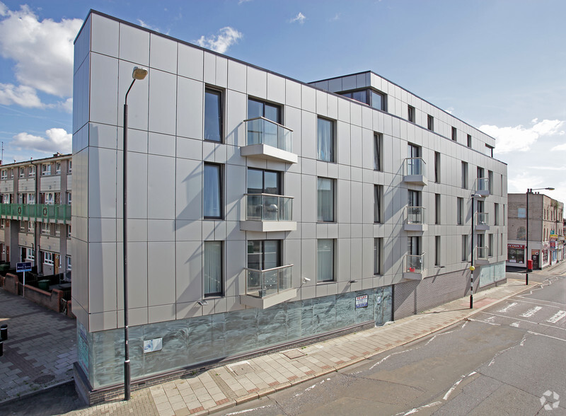 2-4 Connaught Rd, London for lease - Primary Photo - Image 1 of 4