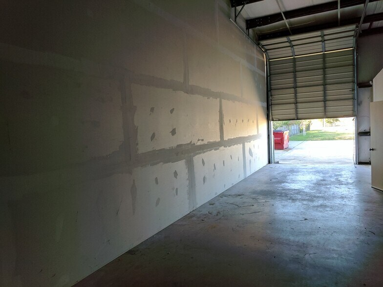 4503 Spring Cypress Rd, Spring, TX for lease - Interior Photo - Image 2 of 6