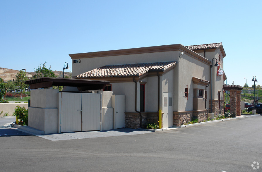 1098 Enchanted Way, Simi Valley, CA for sale - Building Photo - Image 2 of 7