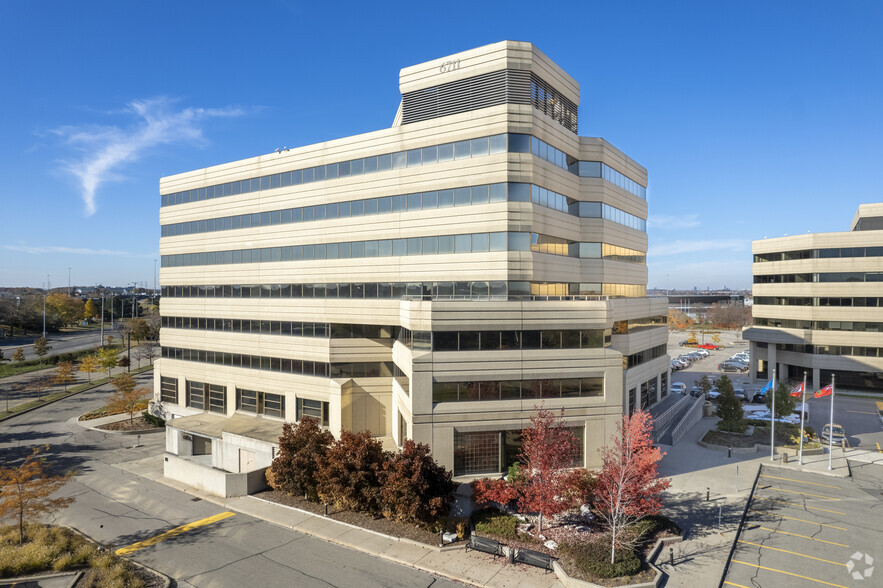 6711 Mississauga Rd, Mississauga, ON for lease - Primary Photo - Image 1 of 6