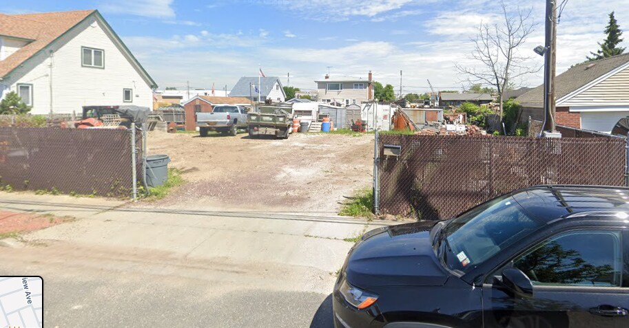 90 Hampton Pl, Freeport, NY for sale - Primary Photo - Image 1 of 1