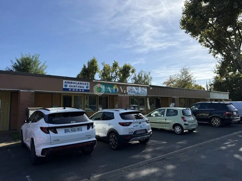 Office in Croissy-Beaubourg for sale - Building Photo - Image 3 of 7