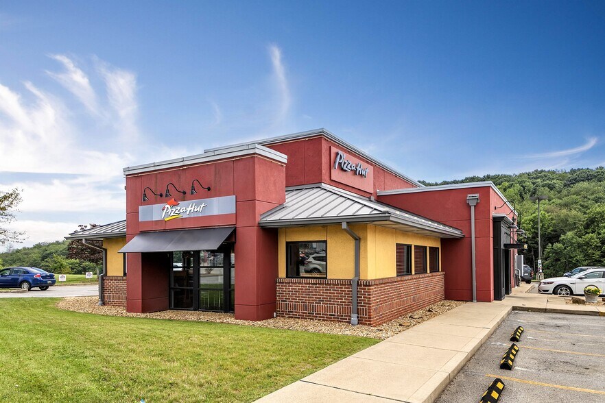 15 Hilltop Plz, Kittanning, PA for sale - Building Photo - Image 1 of 1