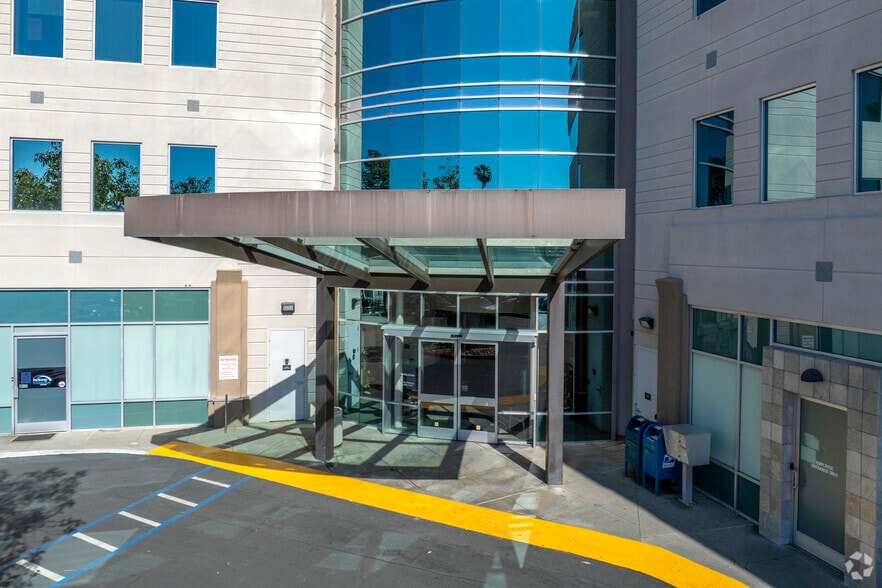 488 E Valley Pky, Escondido, CA for lease - Building Photo - Image 3 of 35