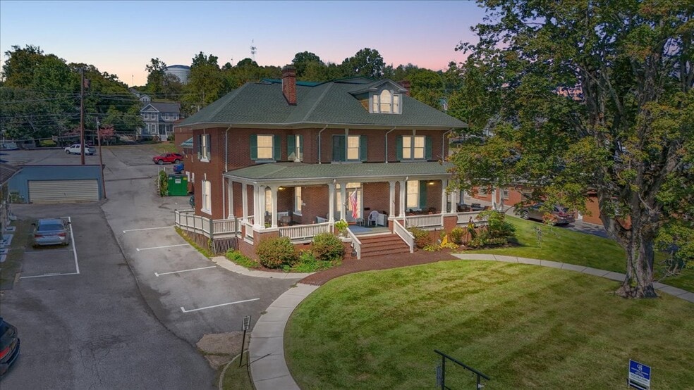 231 W Main St, Abingdon, VA for sale - Building Photo - Image 1 of 78