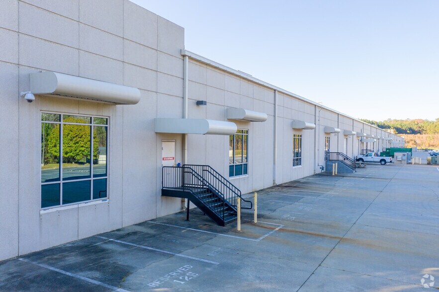2405 Commerce Ave, Duluth, GA for lease - Building Photo - Image 3 of 5