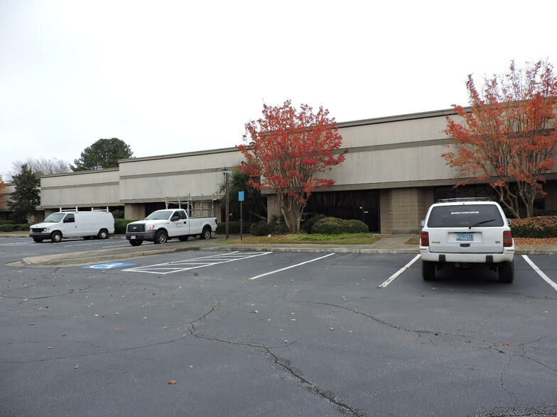 4040 Nine McFarland Dr, Alpharetta, GA for lease - Building Photo - Image 3 of 4