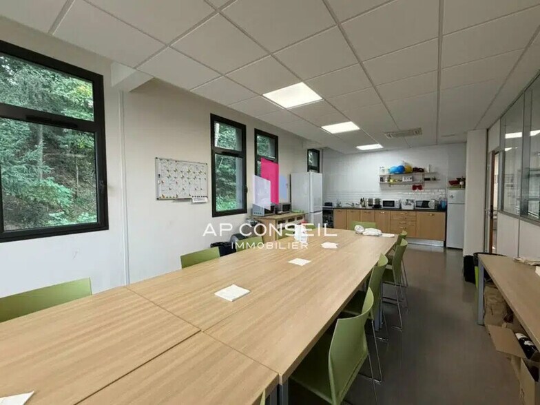 Flex in SAINT CYR L ECOLE for lease - Building Photo - Image 2 of 8