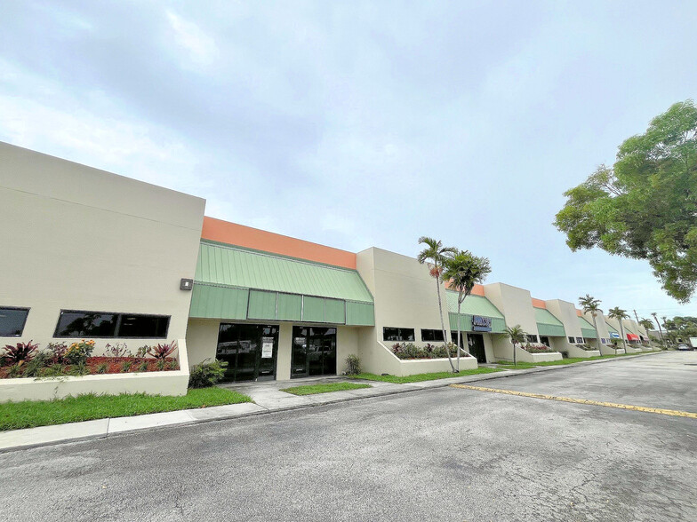 1800 N Powerline Rd, Pompano Beach, FL for lease - Building Photo - Image 1 of 13