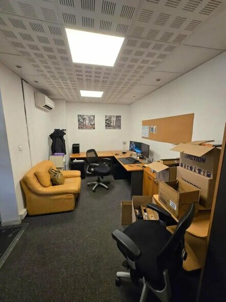 92 Boulevard De L'Europe, Vitrolles for lease - Interior Photo - Image 3 of 9
