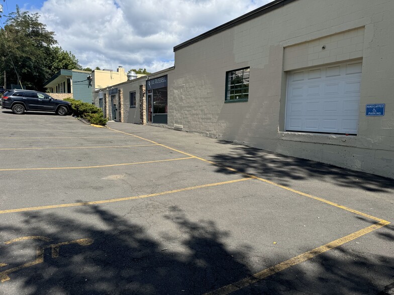 12-30 Selden St, Woodbridge, CT for lease - Building Photo - Image 2 of 2