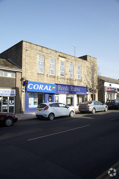 46-50 High St W, Glossop for lease - Primary Photo - Image 1 of 4