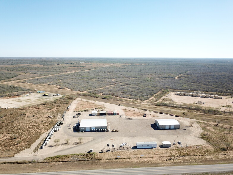 1399 FM 624, Cotulla, TX for lease - Building Photo - Image 2 of 3