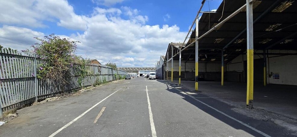 Renwick Rd, Barking for lease - Building Photo - Image 2 of 19