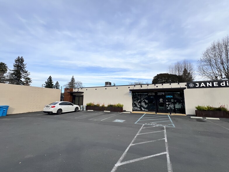 2074-2076 Armory Dr, Santa Rosa, CA for lease - Building Photo - Image 2 of 2