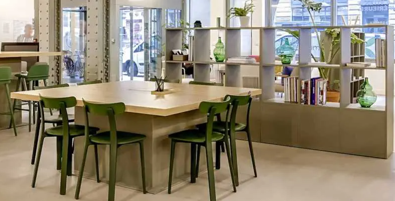 Coworking Space in Paris for lease - Interior Photo - Image 2 of 3
