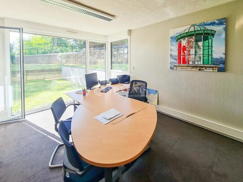 Office in Saint-Brieuc for lease - Interior Photo - Image 3 of 8