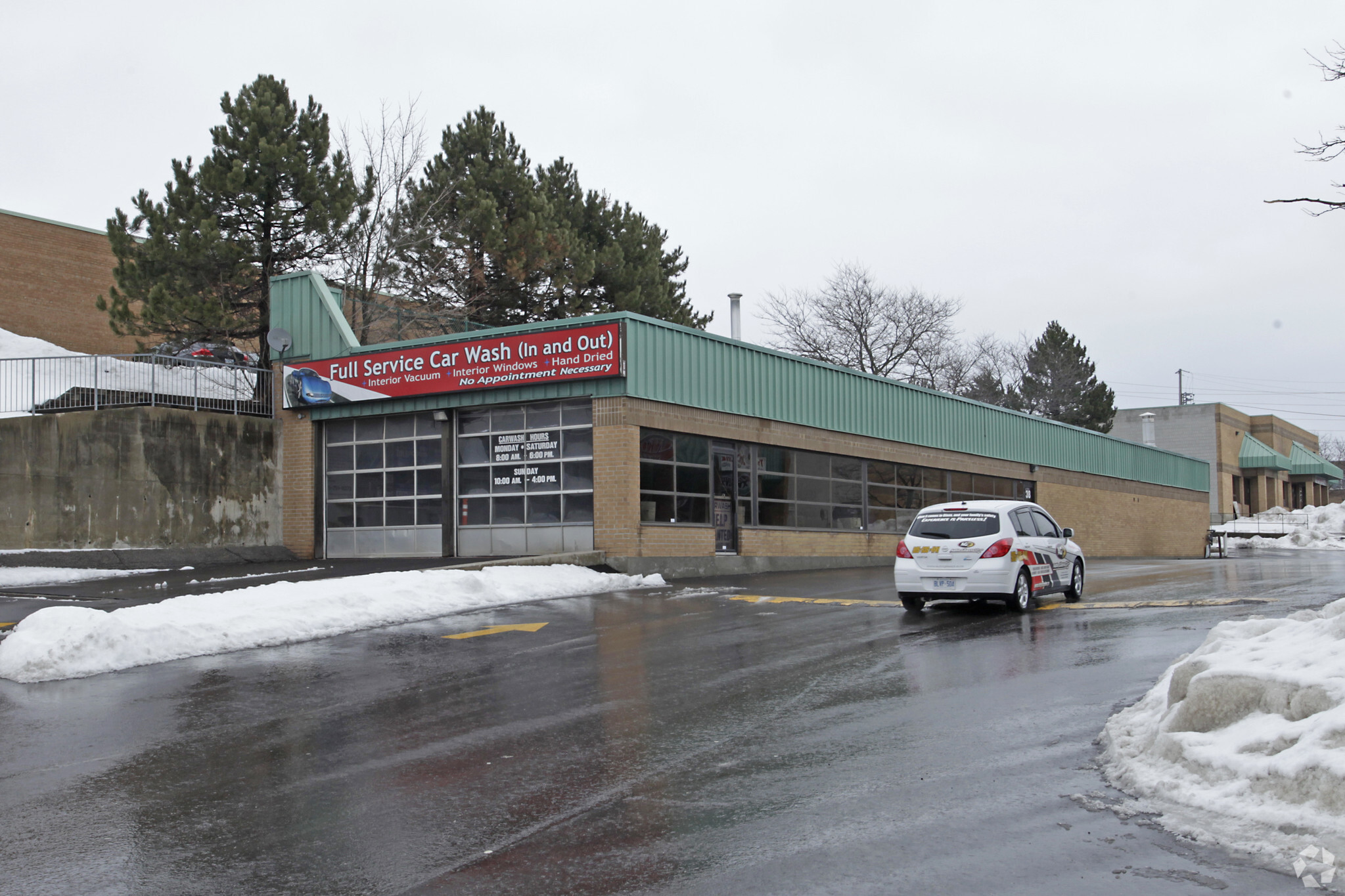 17075 Leslie St, Newmarket, ON for lease Primary Photo- Image 1 of 5