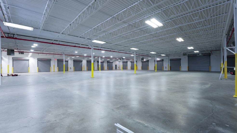 34-52 Laurel Hill Blvd, Maspeth, NY for sale - Interior Photo - Image 3 of 4