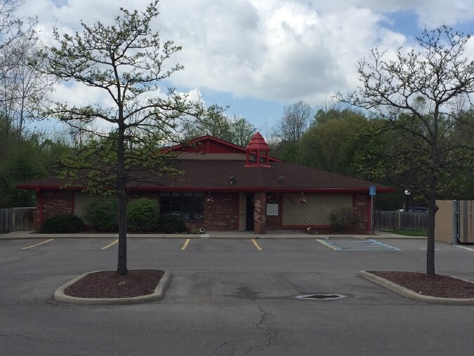 5877 John R Rd, Troy, MI 48085