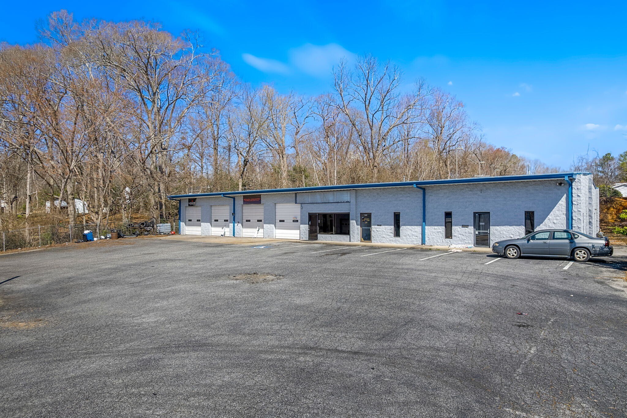 100 Hillcrest Dr, Laurens, SC for sale Primary Photo- Image 1 of 14