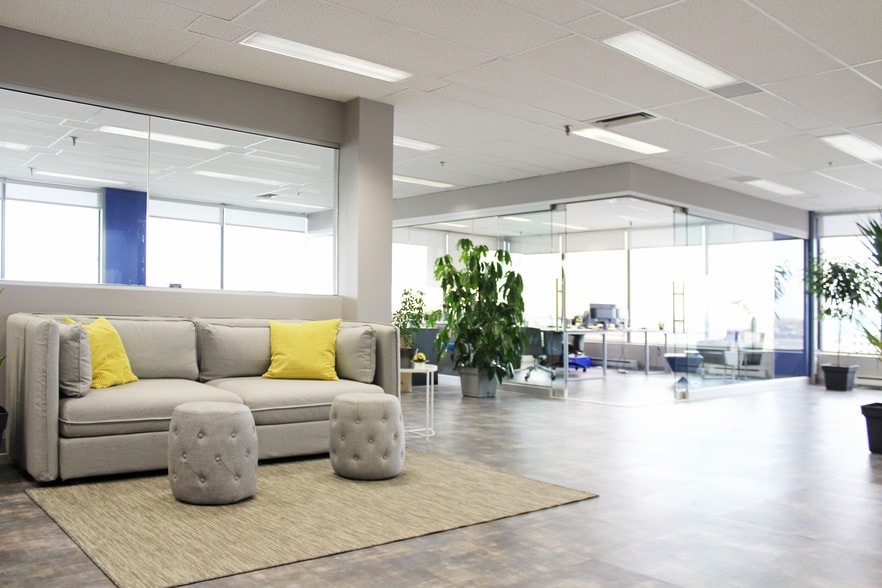 7575 Rte Transcanadienne, Montréal, QC for lease - Interior Photo - Image 2 of 15