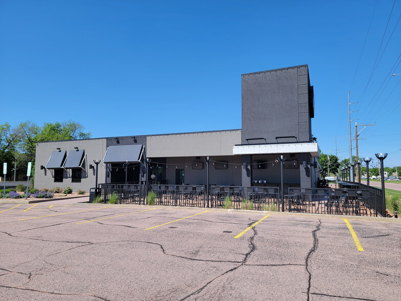 909 N West Ave, Sioux Falls, SD for sale - Building Photo - Image 1 of 17