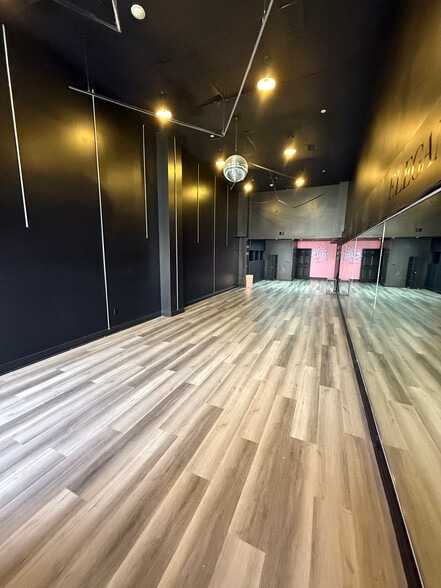 930 S Robertson Blvd, Los Angeles, CA for lease - Building Photo - Image 2 of 7