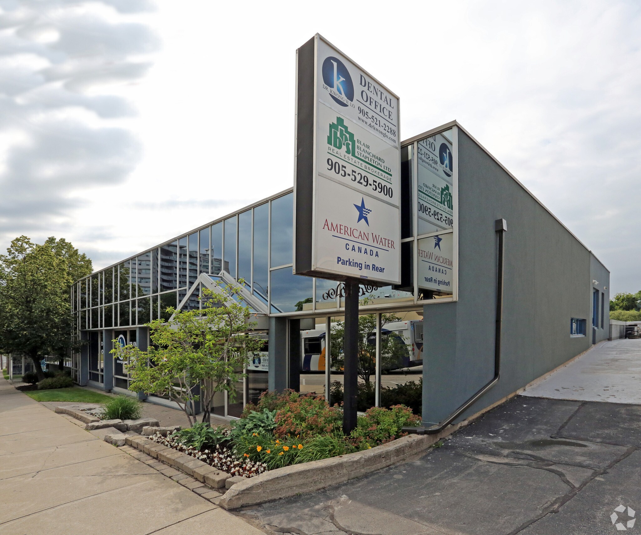 701 Main St W, Hamilton, ON for sale Primary Photo- Image 1 of 1