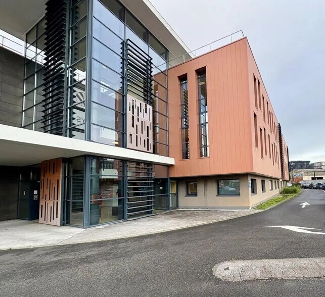 Office in Nantes for lease - Building Photo - Image 1 of 25