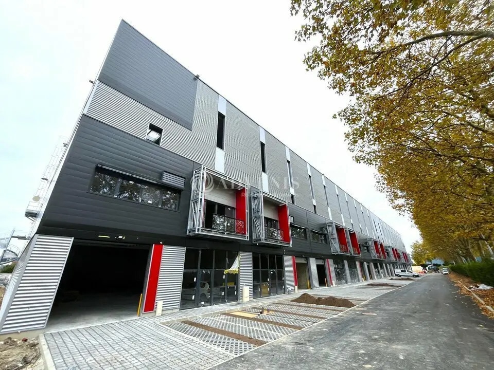 Flex in Bobigny for lease Building Photo- Image 1 of 12