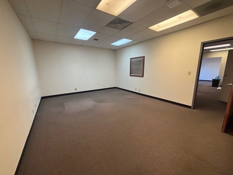 5121-5125 Executive Blvd, Fort Wayne, IN for lease - Building Photo - Image 3 of 16
