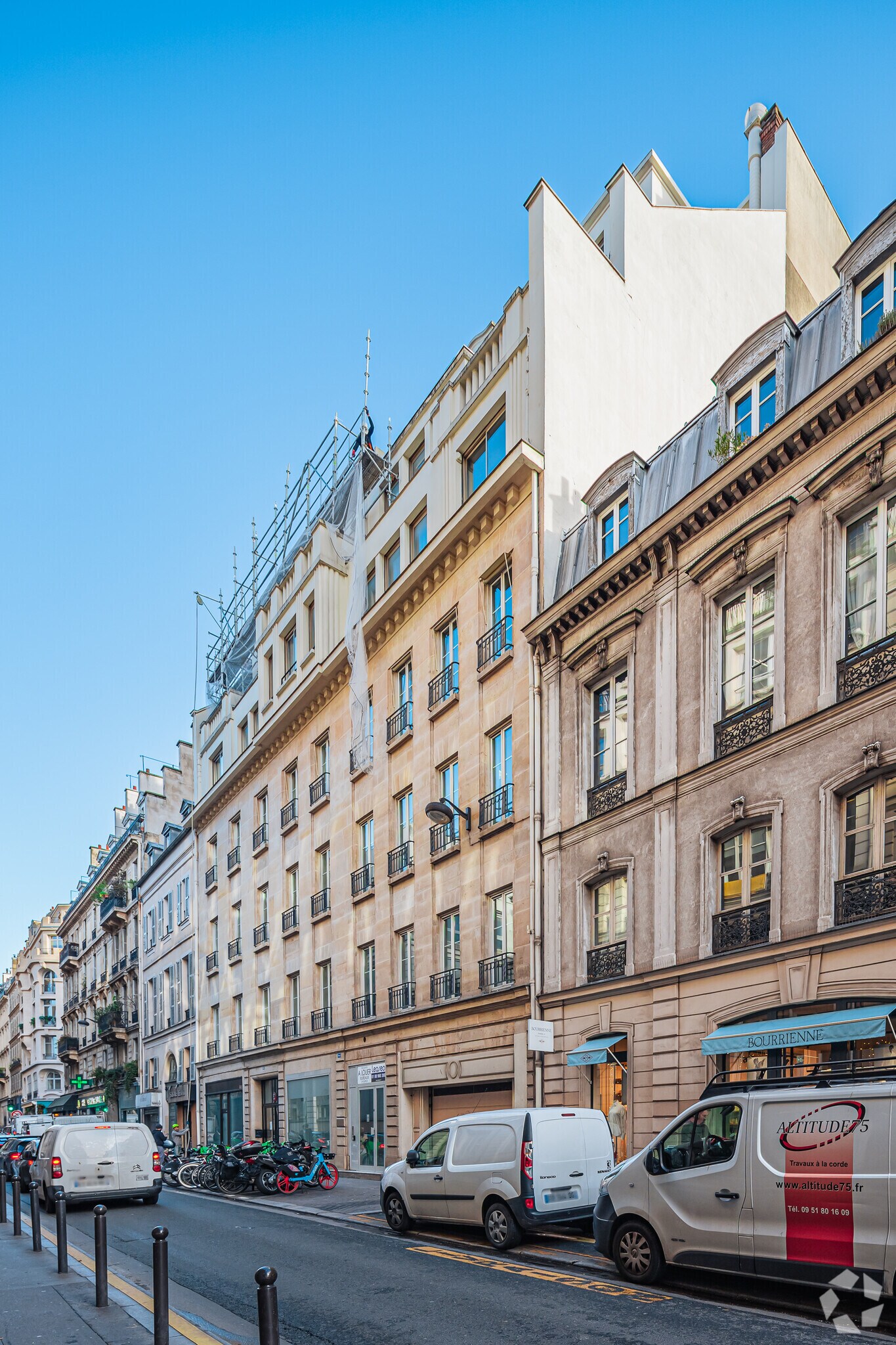 60-62 Rue D'Hauteville, Paris for lease Primary Photo- Image 1 of 4