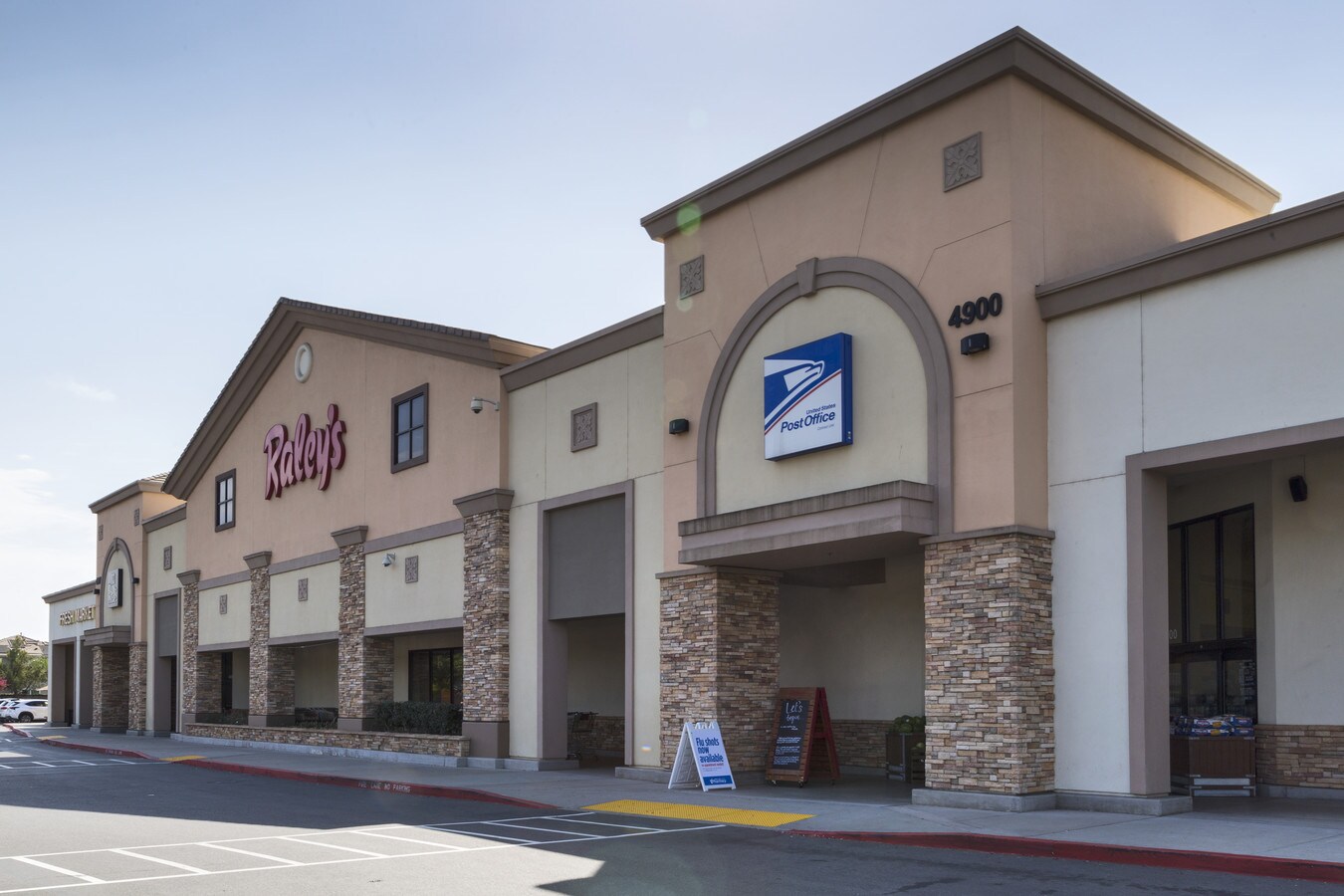 48104900 Elk Grove Blvd, Elk Grove, CA 95758 Raley's Center of Elk