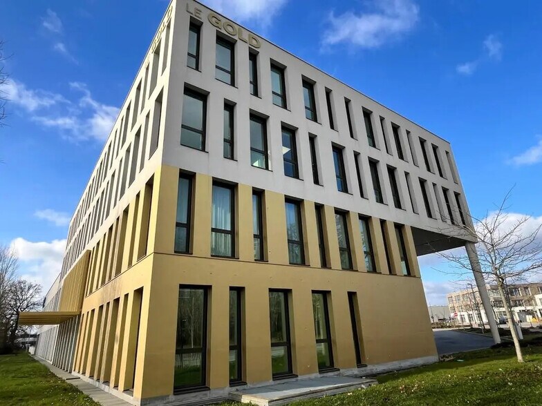 Office in Pacé for lease - Building Photo - Image 3 of 11