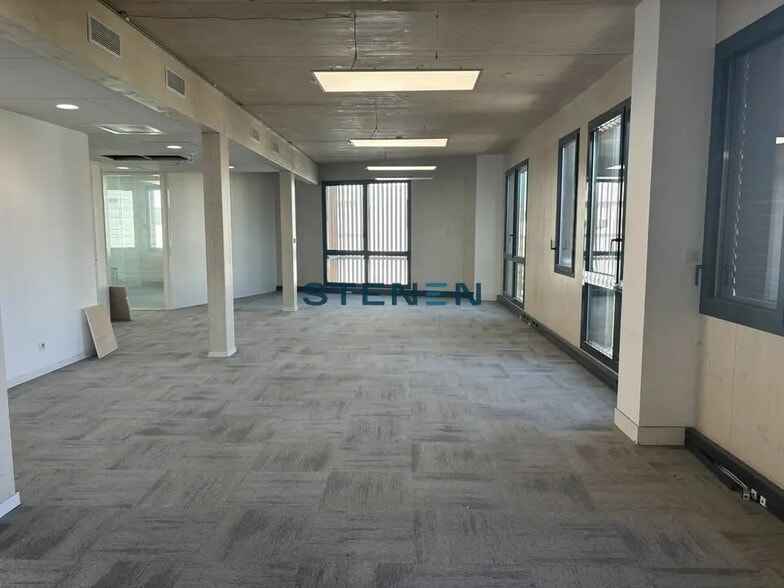Office in Marseille for lease - Interior Photo - Image 3 of 5