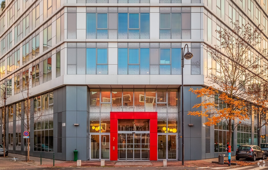 7 Rue Henri Becquerel, Rueil-Malmaison for lease - Building Photo - Image 2 of 4