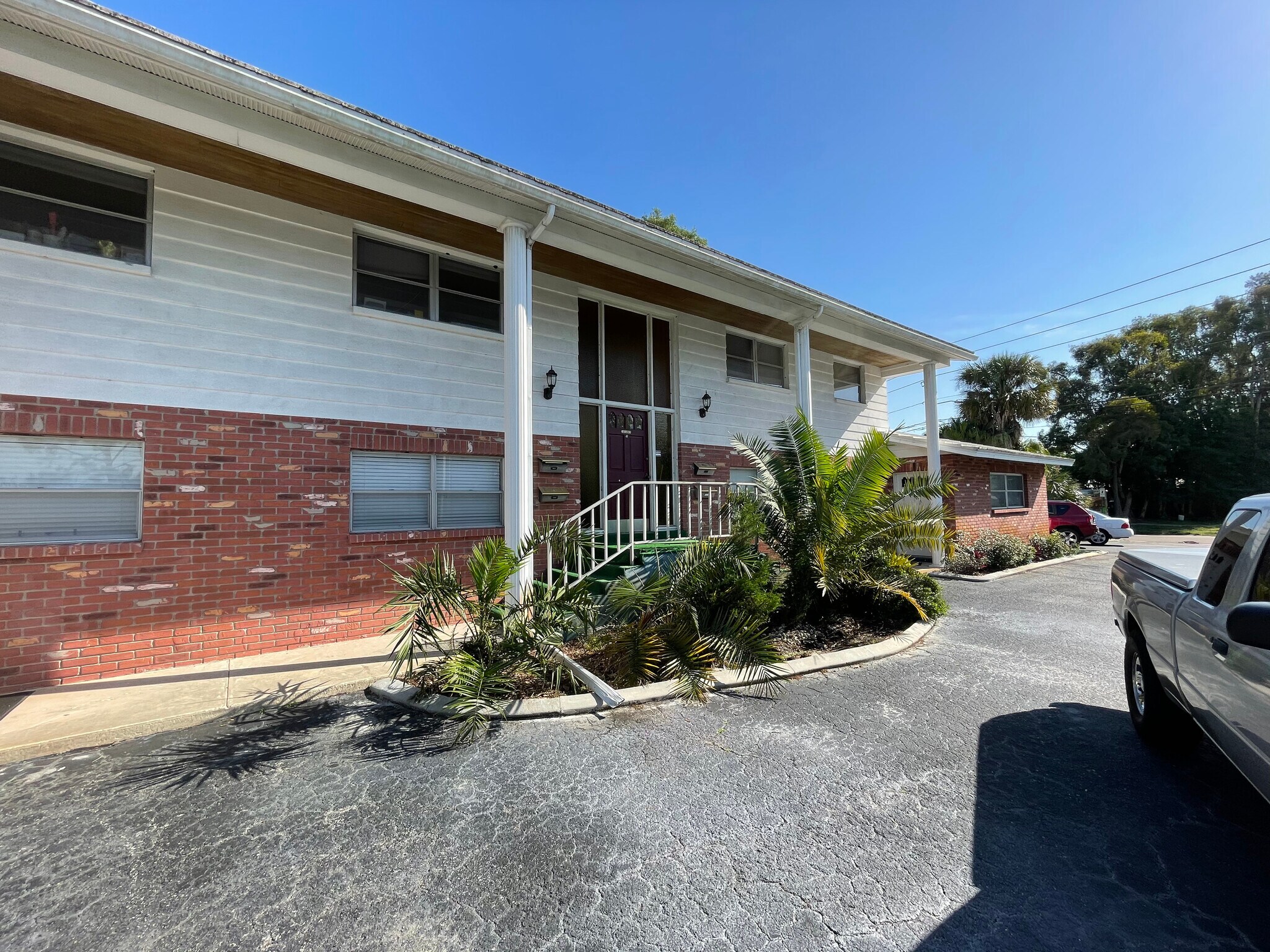 15695 Bedford Cir E, Clearwater, FL for sale Primary Photo- Image 1 of 1